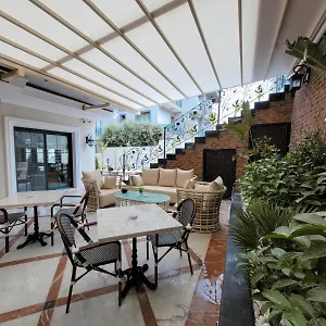 Mono Life Otel